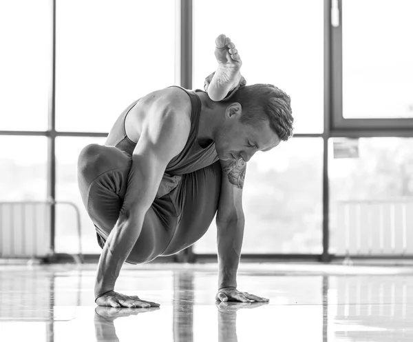 Athletic muscular young man working out, yoga — Stock Photo, Image