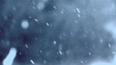 Ağır çekimde düşen kar