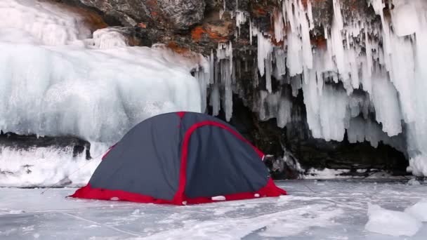 Acampar no gelo do lago Baikal — Vídeo de Stock