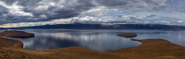 Panorama över stora sjön och öarna — Stockfoto