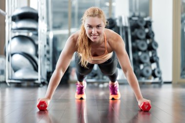 Kadın egzersiz jimnastik salonu