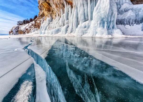 Crack attraverso il ghiacciaio — Foto Stock