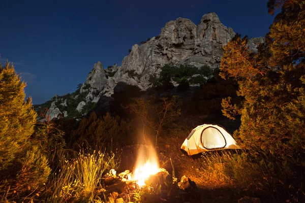 Zelten bei Nacht — Stockfoto