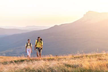 Tepe üzerinde yürüme Çift