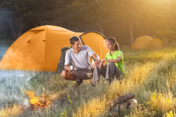 Couple near tent in the summer — Stock Photo, Image