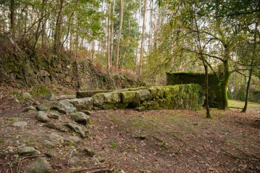 gezinti güvertesindeki eski binanın dış görünüşü