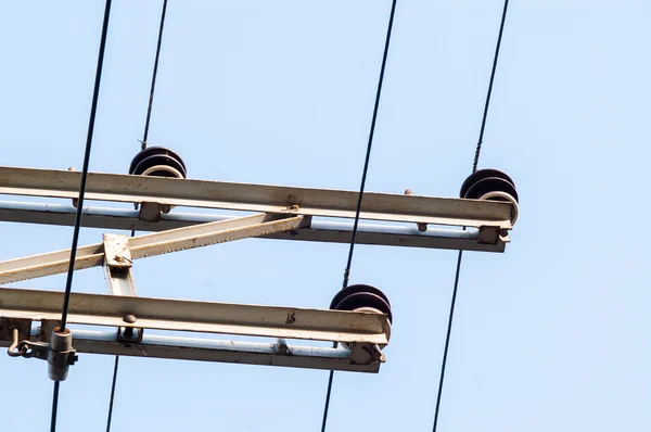Línea de poste alambre de alto voltaje — Foto de Stock