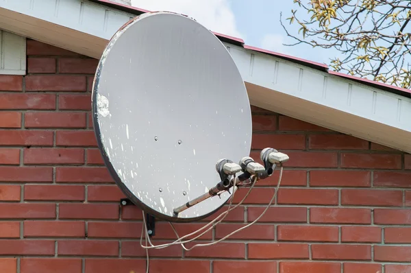 uydu çanağı çatı