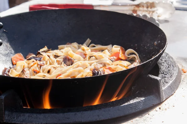 Erişte deniz ürünleri Pan