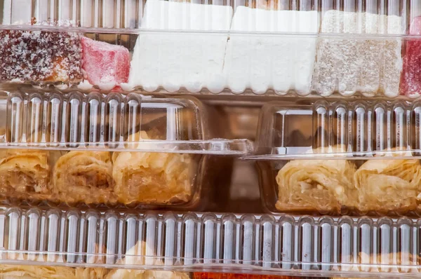 bir kutu içinde tatlılar