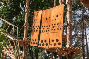 Aşırı ip park asılı