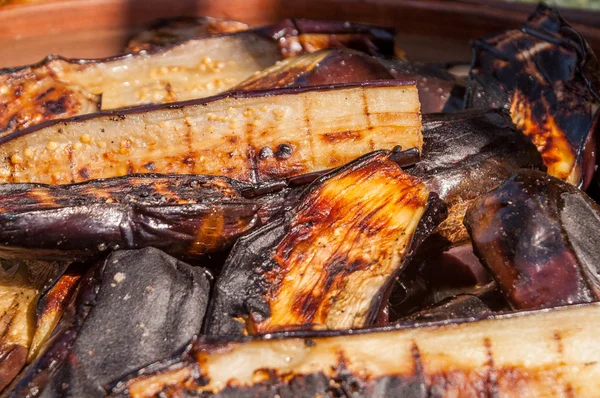 Berenjenas, fritas sobre carbones — Foto de Stock