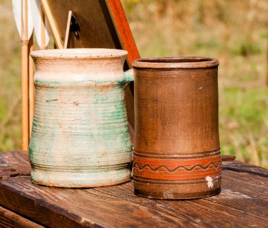 bazı kil ve seramik kupalar