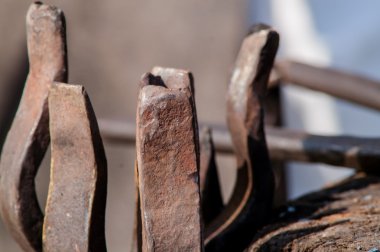 Ortaçağ tarihi örs ve çekiçle