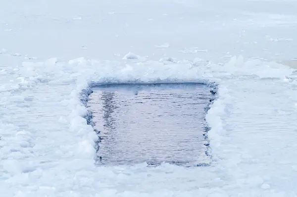 Woda śnieg — Zdjęcie stockowe