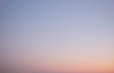 Günbatımı gökyüzü arkaplanı, akşam fotoğrafı, soyut odak