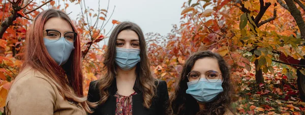 Horizontal Banner Three Girls Smiling Portrait Looking Camera Field Fall — Zdjęcie stockowe