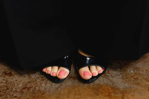 Top View Close Unrecognizable Woman Feet Nail Polish Pedicure Manicurist — Stock Photo, Image