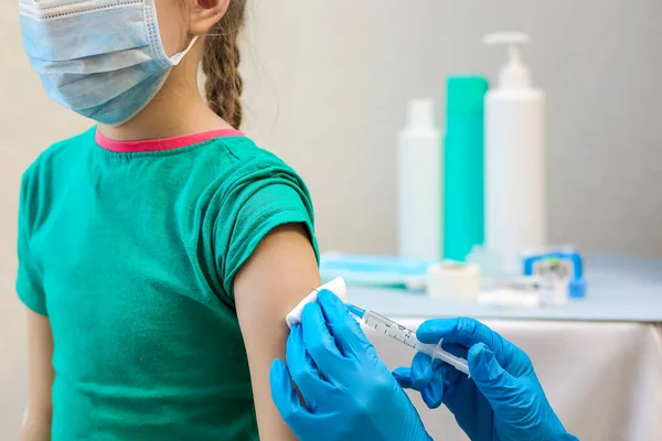 Médecin Vaccine Enfant Vaccinant Enfant Contre Covidé Concept Médical Image En Vente