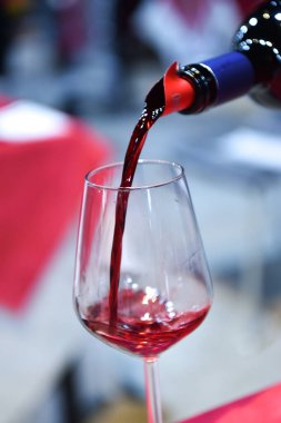 İtalya Toskana Supertuscan adında özel bir kırmızı şarap tatma çeşididir.