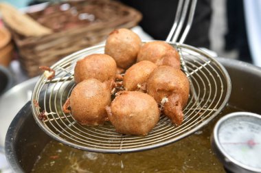 Sciatt, Lombardiya bölgesindeki Valtellina 'nın tipik bir ürünüdür.