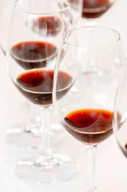 Toskana 'da kırmızı şarap tatmak ve İtalya' da Piedmont