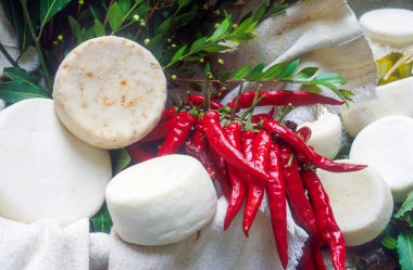 Calabrian biberli keçi peyniri. Campania bölgesindeki tipik Cilento bölgesi.