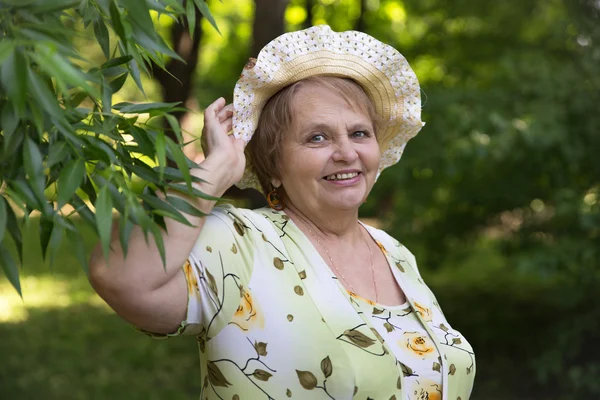 Happy senior pensioner in hat having fun outdoors — Stock Photo, Image