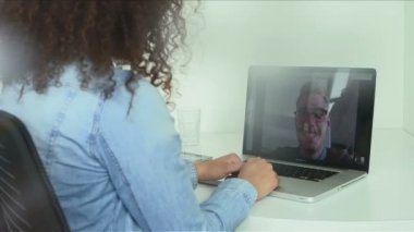 iş kadını adamla sohbet video