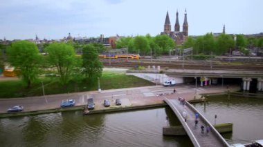 waterfront yakınındaki tren