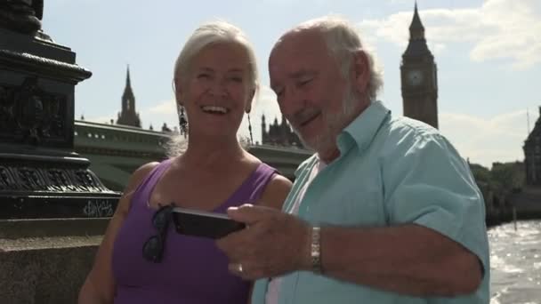 Couple taking selfie — Stock Video