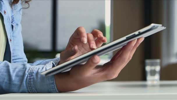 Businesswoman Using Tablet — Stock Video