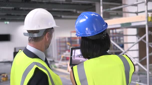 Man and woman with digital tablet — Stock Video