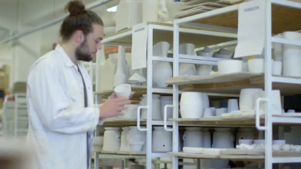 Male potter checking ceramic product — Stock Video