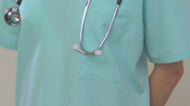 kadın doktor stetoskop ile portresi