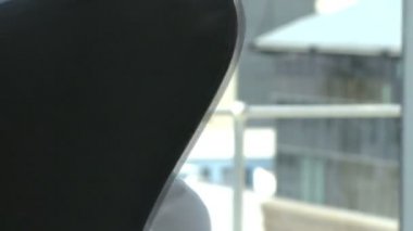 İşkadını sandalye ve businnesspeople portresi