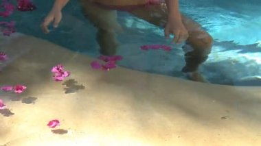 kadının yüzüne su sıçramasına