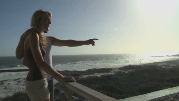 Couple standing on balcony — Stock Video