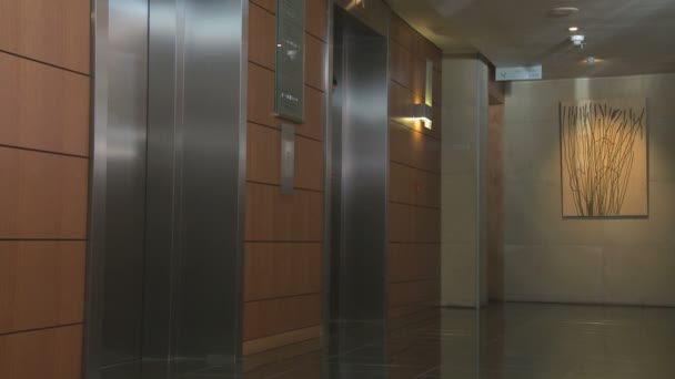 Businesspeople walking out of lift — Stock Video