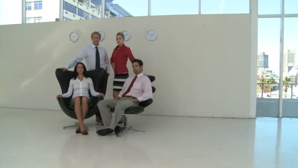 Portret van ondernemers in office — Stockvideo