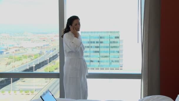 Businesswoman working in hotel room — Stock Video