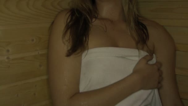 Žena relaxace v sauně