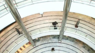 Canary Wharf alışveriş merkezinde alışveriş