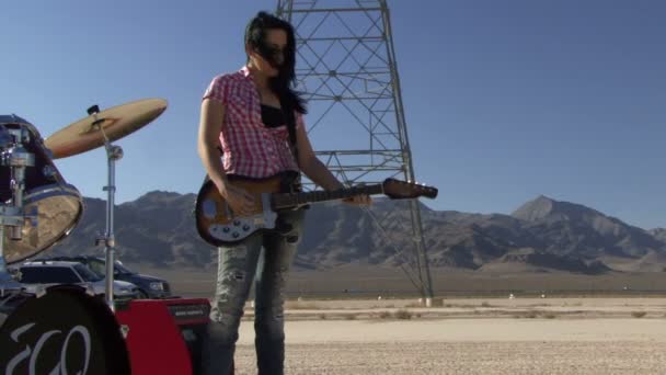 Guitarra femenina — Vídeos de Stock