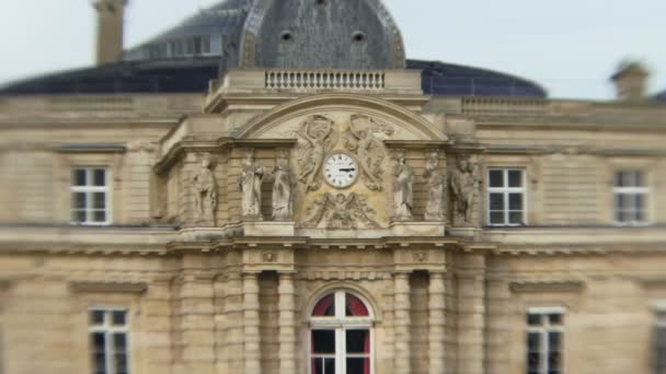 Ρολόι στο παλάτι του Λουξεμβούργου — Αρχείο Βίντεο