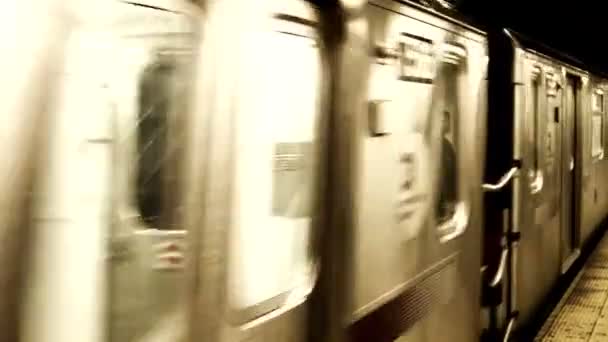 New York tunnelbanetåg — Stockvideo