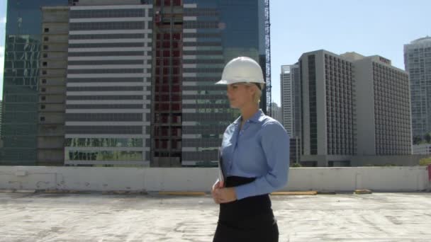 女性の建設労働者 — ストック動画