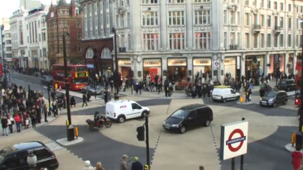 Traffic crossing Oxford Circus — Stock Video