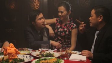 İçme ve restoranda sigara işadamları