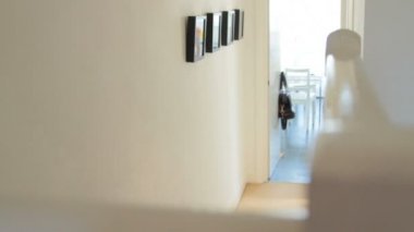 Merdivenlerden aşağı çalışan